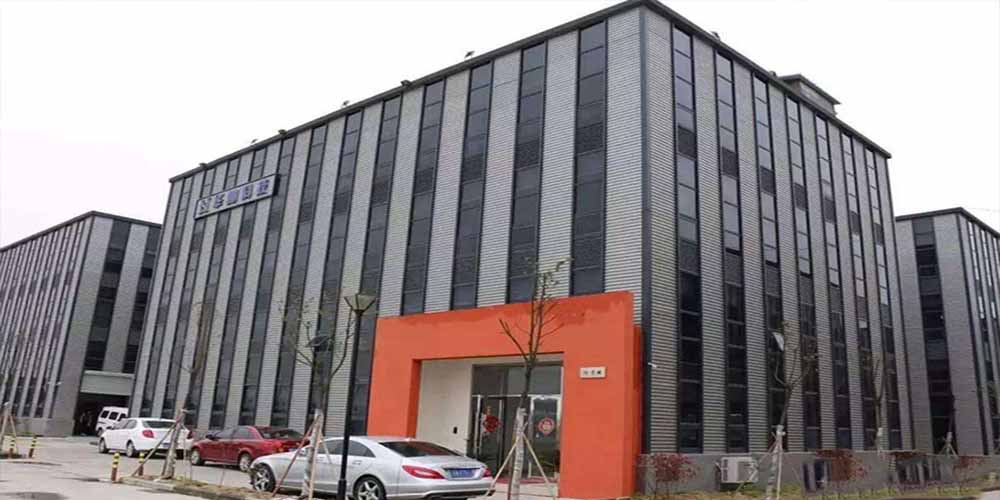 寧夏 ** 石化有限公司用TIKTOK色板2.4.1自動排渣過濾機給液蠟去色、除雜